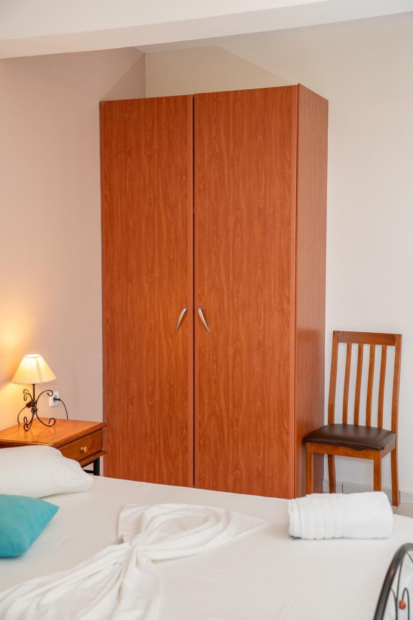 Agnanti Apartment *