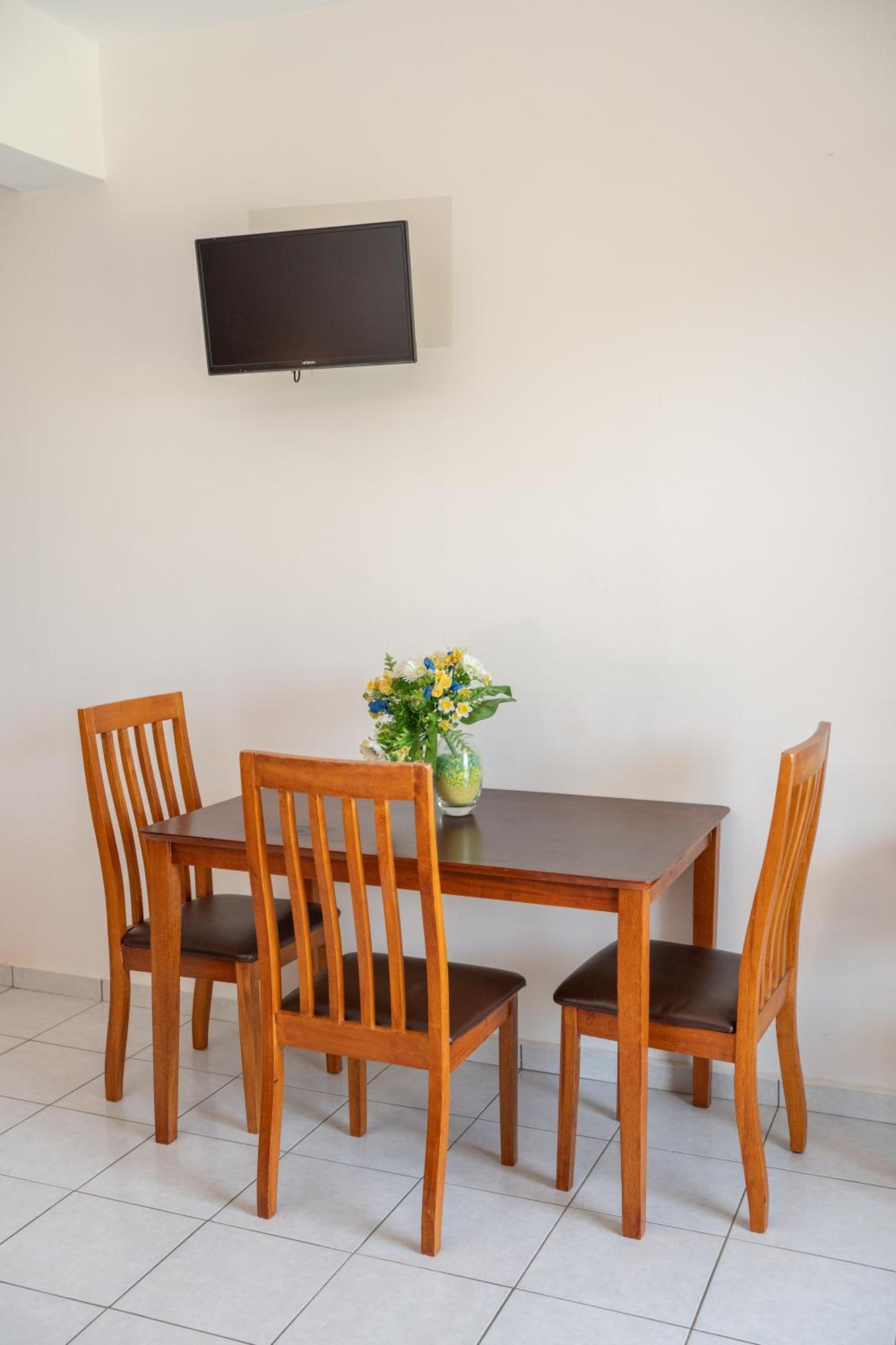 Agnanti Apartment *